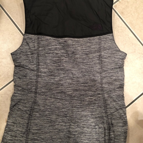 Girls North Face Pseudio Dark Gray Vest NWT $80 - Picture 6 of 7
